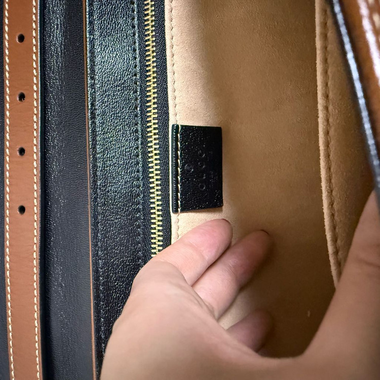 구찌 패드락 이미지