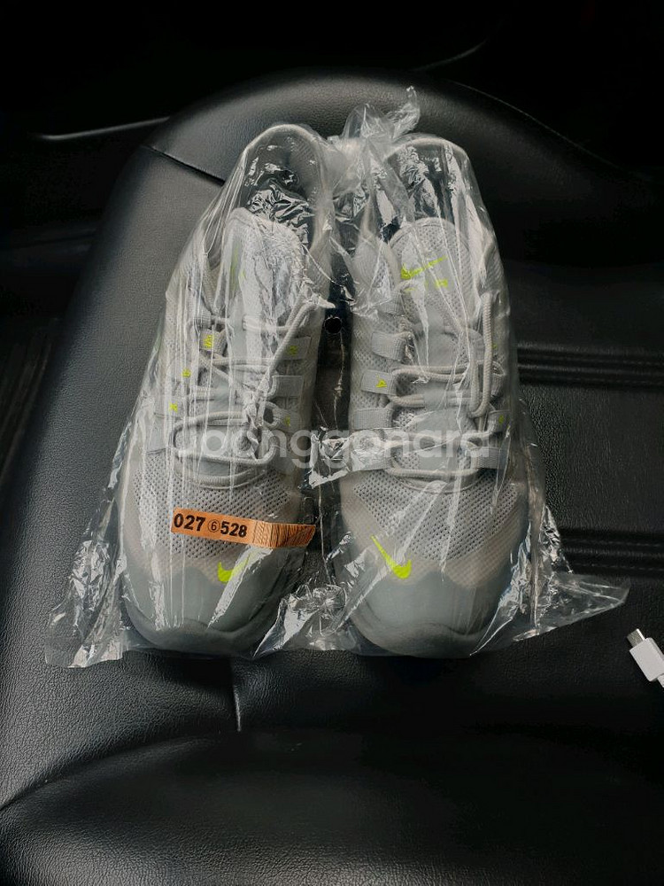 에어맥스 Axis AA2146-010 플래티넘볼트 26--0