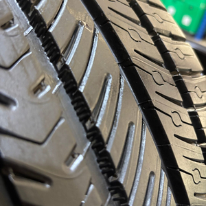 미쉐린 PILOT SPORT 올시즌 타이어 이미지