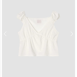 쏘딩키브레드 Sarah Cream Blouse