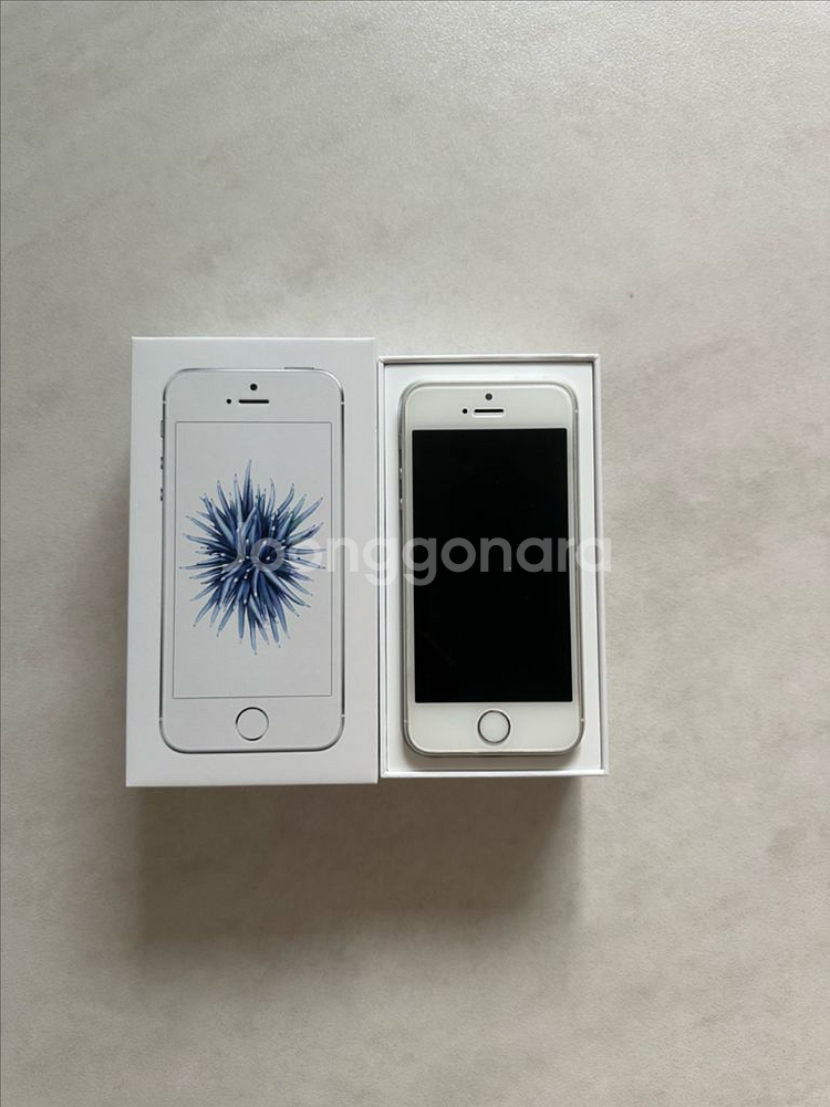 아이폰 se1 실버 64GB 일본판 순정품 짜집기x--3