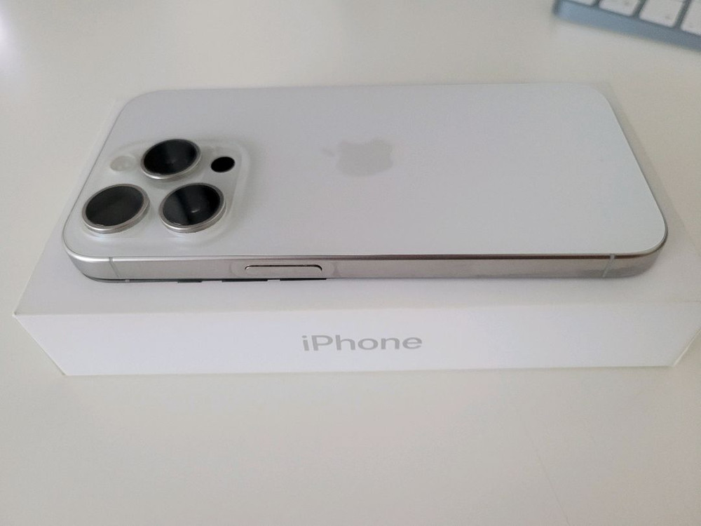 애플 아이폰15 프로 128기가 팝니다.--1