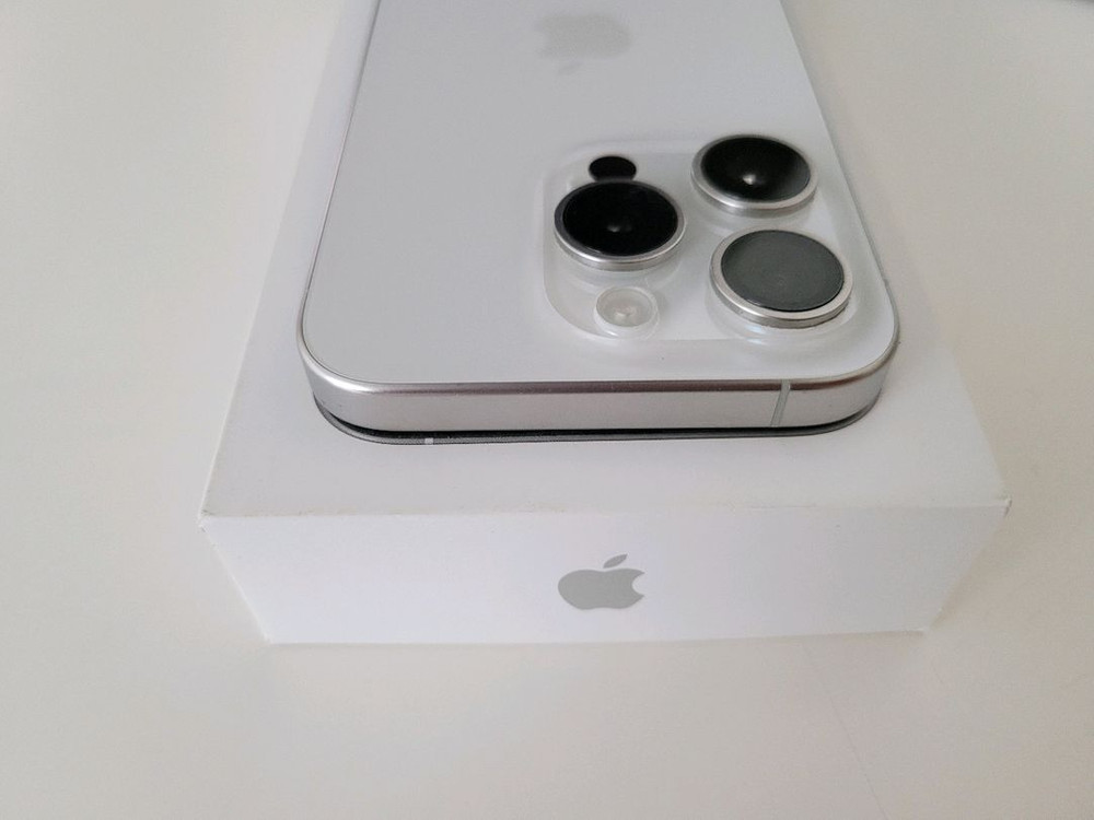 애플 아이폰15 프로 128기가 팝니다.--2