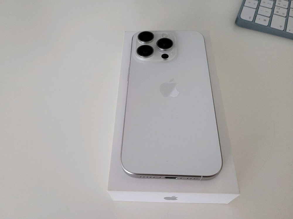 애플 아이폰15 프로 128기가 팝니다.--4