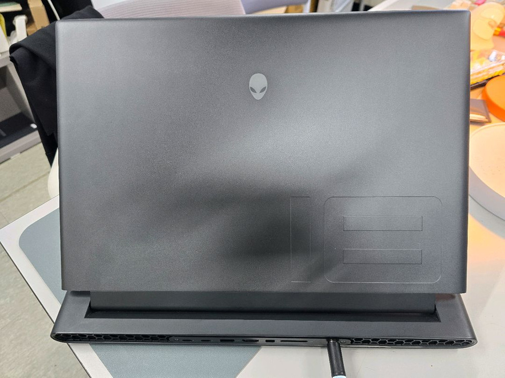 Dell M18 (4090) 모델 노트북--1