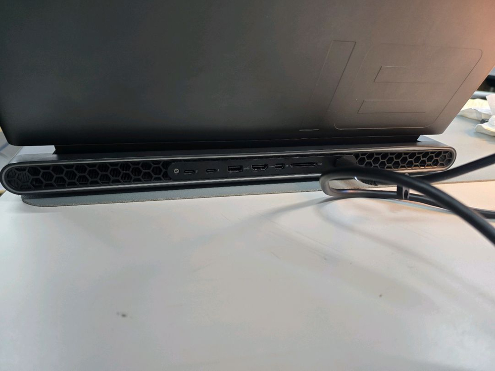 Dell M18 (4090) 모델 노트북--6