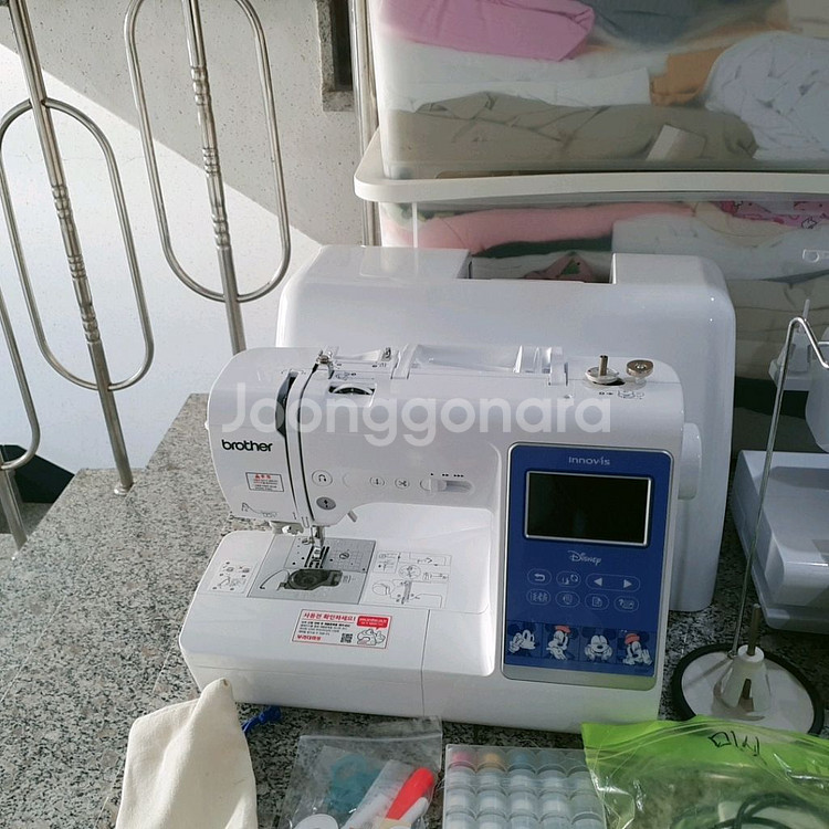 부라더 디즈니 자수미싱과 오버록 미싱 부자재 일괄 판매--1