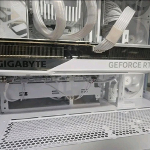 (평택)RTX5070TI EAGLE 화이트 그래픽카드
