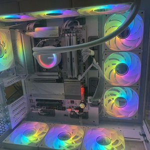 7800x3d 올 화이트 반본체 팝니다.