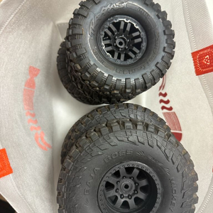 RC카 휠타이어(trx4, axp8 미키탐슨)