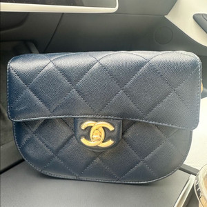 샤넬 하프문 네이비 백