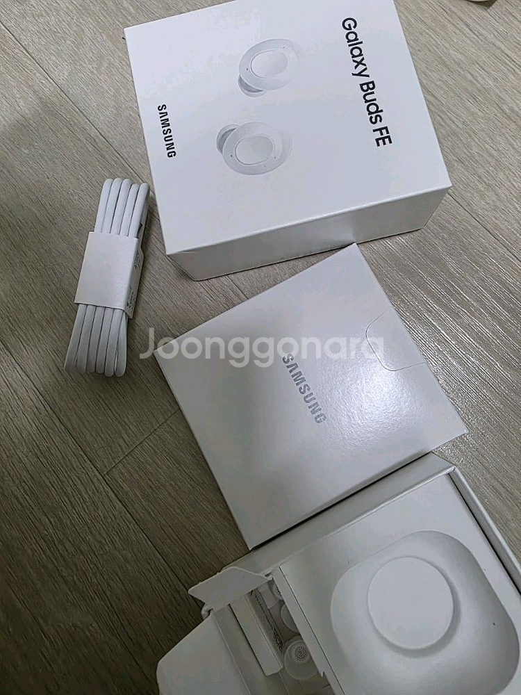 갤럭시 버즈 FE 화이트--2