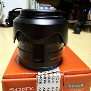 소니 35mm 1.8f OSS 렌즈 팝니다 e-moun