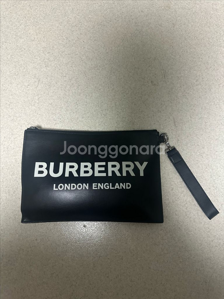 버버리 블랙 클러치백 판매합니다 네고 가능합니다--0
