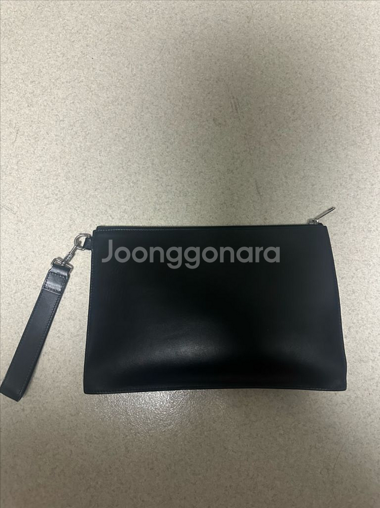버버리 블랙 클러치백 판매합니다 네고 가능합니다--1