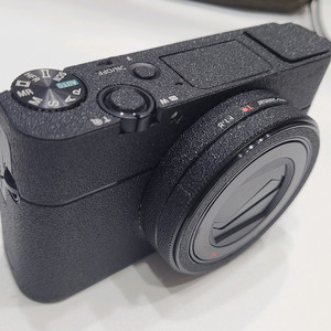 소니 RX100M5 컴팩트 카메라 판매합니다