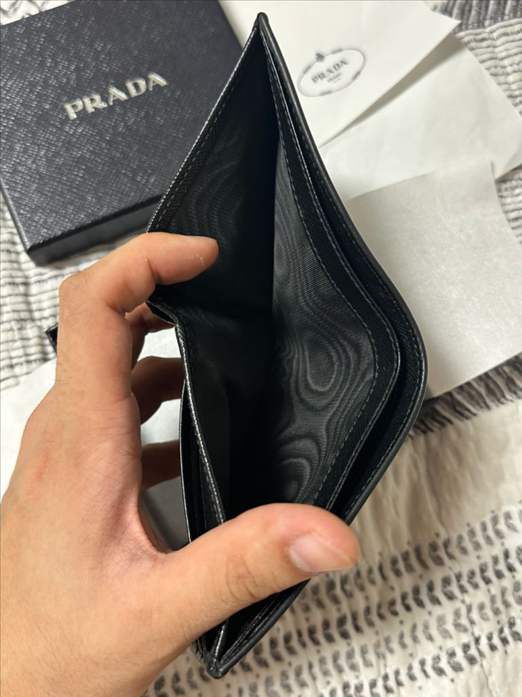 프라다 남성 반지갑 이미지