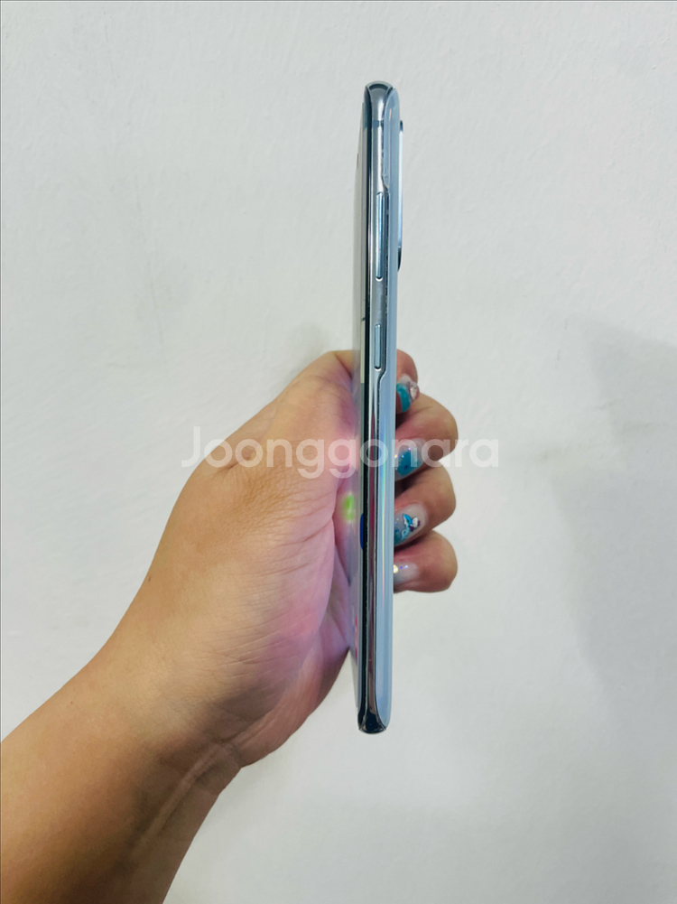 갤럭시 S20 클라우드블루 128기가 팝니다.--2
