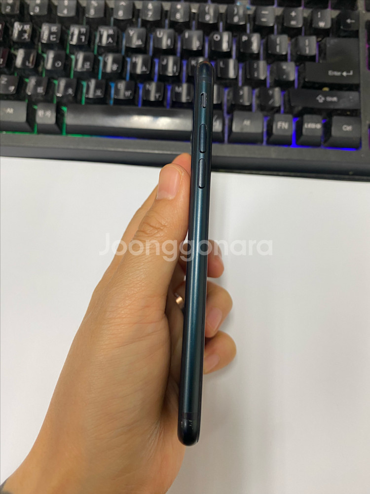아이폰SE3 미드나잇 액정SS급 64GB 배터리89%--4