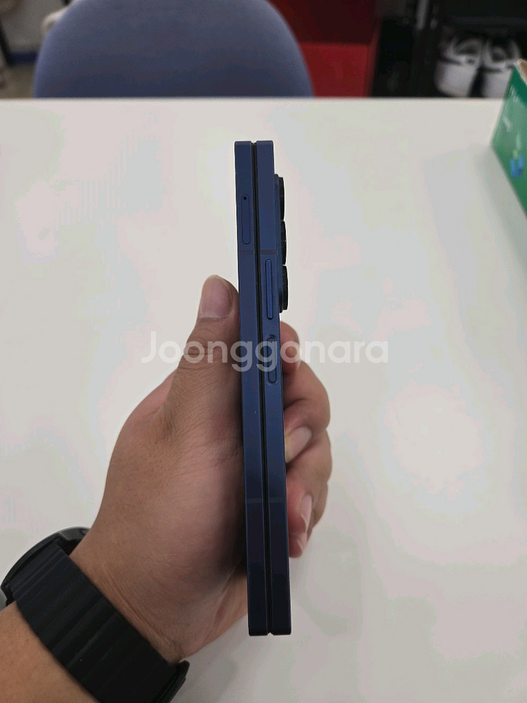 갤럭시 Z폴드6 네이비 512GB 상태 좋음--4
