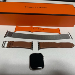 애플워치 8에르메스 45mm 실버 판매합니다.