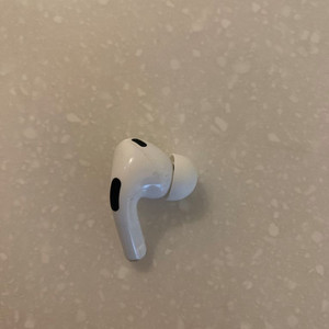 에어팟3 프로 오른쪽