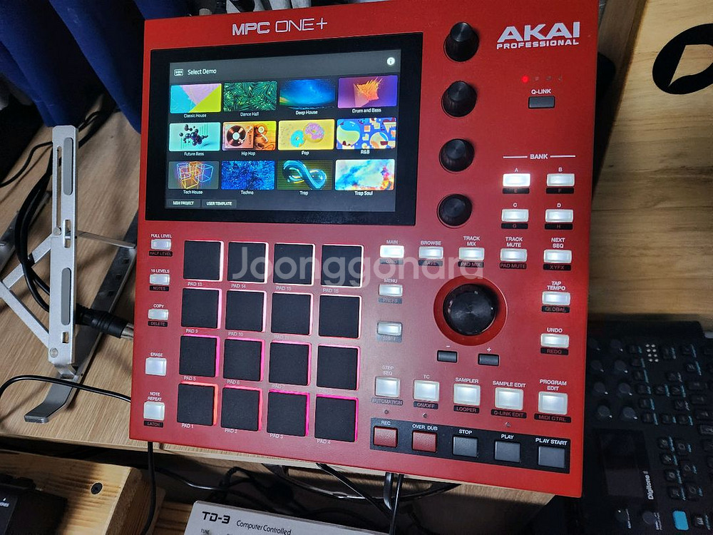 aka mpc one+--0