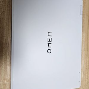 HP 오멘 슬림 16 화이트