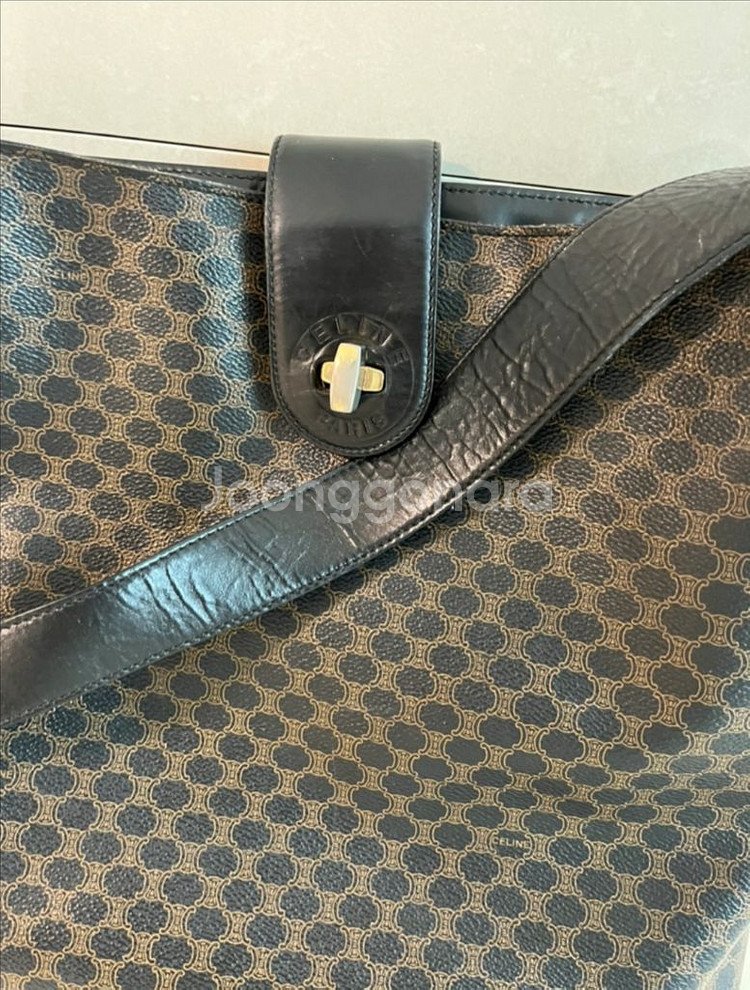 (정품)셀린느 마카담 숄더백 팝니다--2