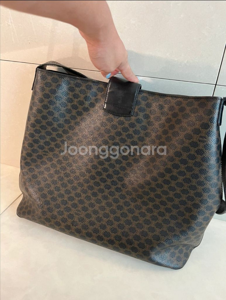 (정품)셀린느 마카담 숄더백 팝니다--1