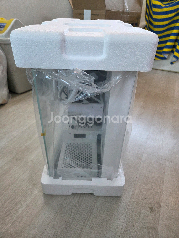 게이밍PC 9800X3D RTX5080 수냉 미사용--4