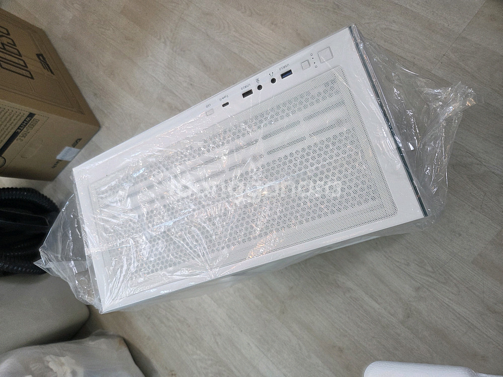 게이밍PC 9800X3D RTX5080 수냉 미사용--5