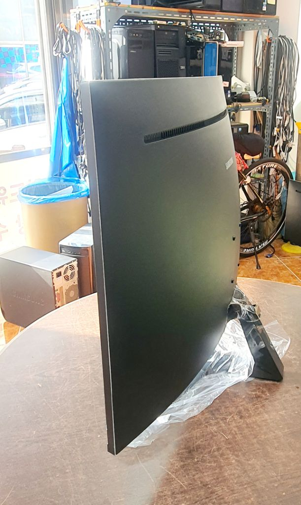 삼성 커브드144 QHD 32인치입니다 이미지