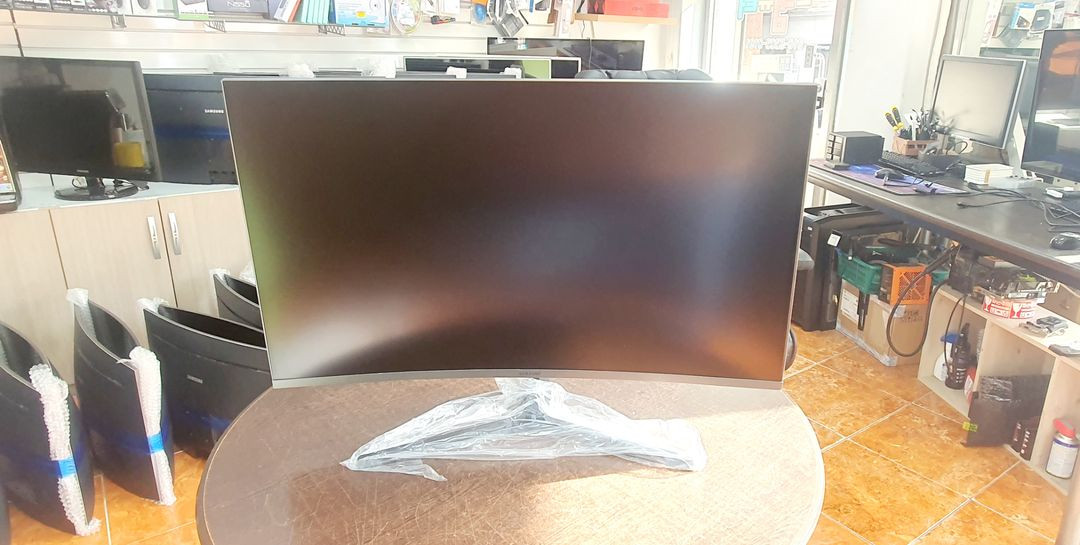 삼성 커브드144 QHD 32인치입니다 이미지