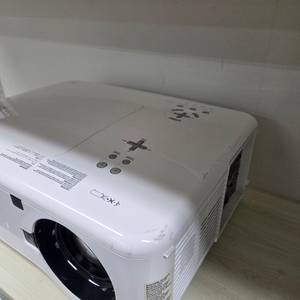 엄청밝은 6200안시 빔프로젝터 NEC NP4100