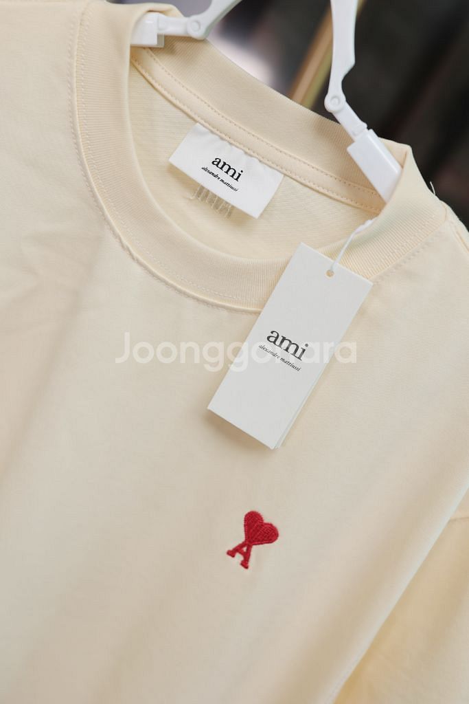 정품 아미AMI 스몰 하트 코튼 반팔티 버터 베이지--1
