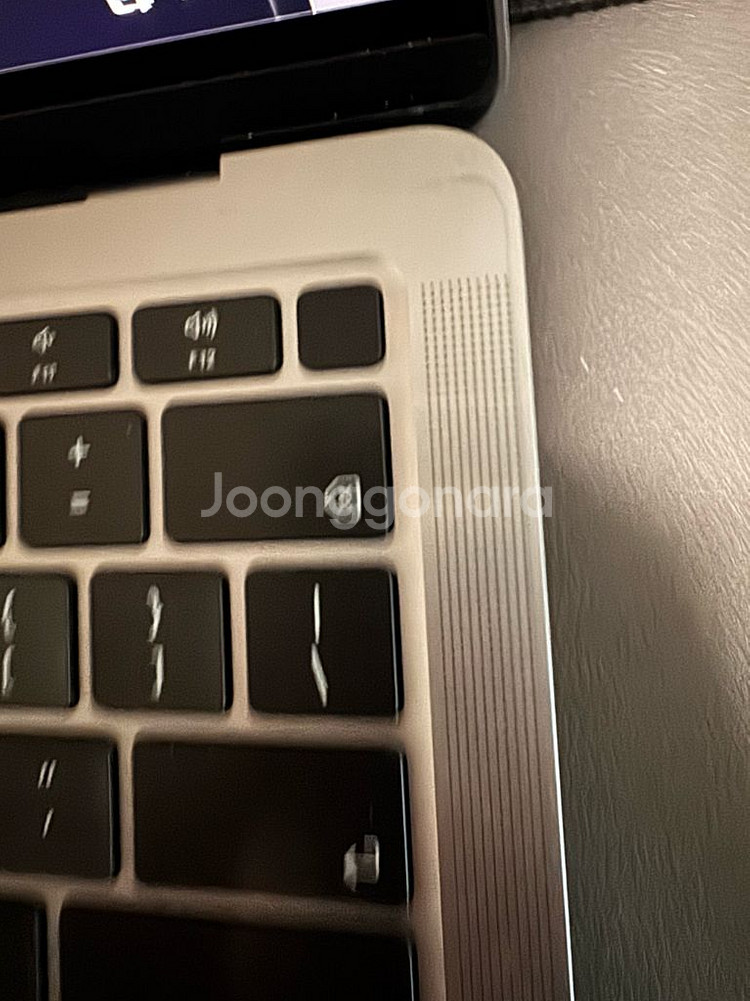 m1 맥북에어 스페이스그레이 스그256g 판매합니다--1