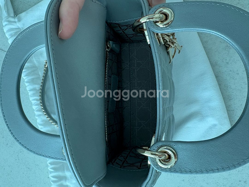 레이디 디올 미니백 펄그레이 새상품급--5