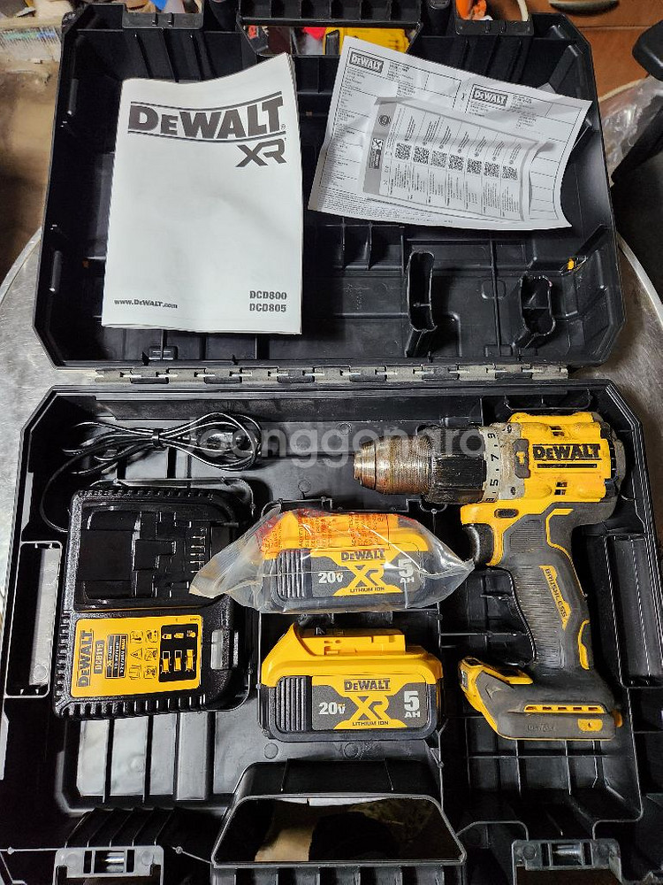 디월트 20V 충전해머드릴 DCD805 팝니다--0