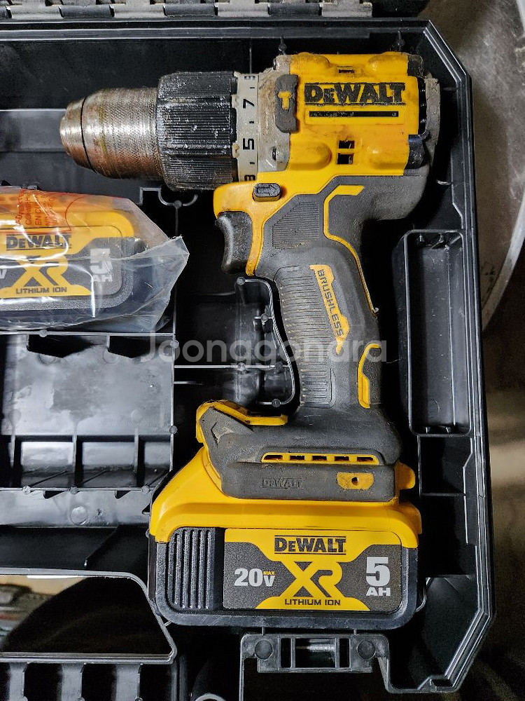 디월트 20V 충전해머드릴 DCD805 팝니다--2