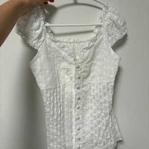 여름 화이트 블라우스