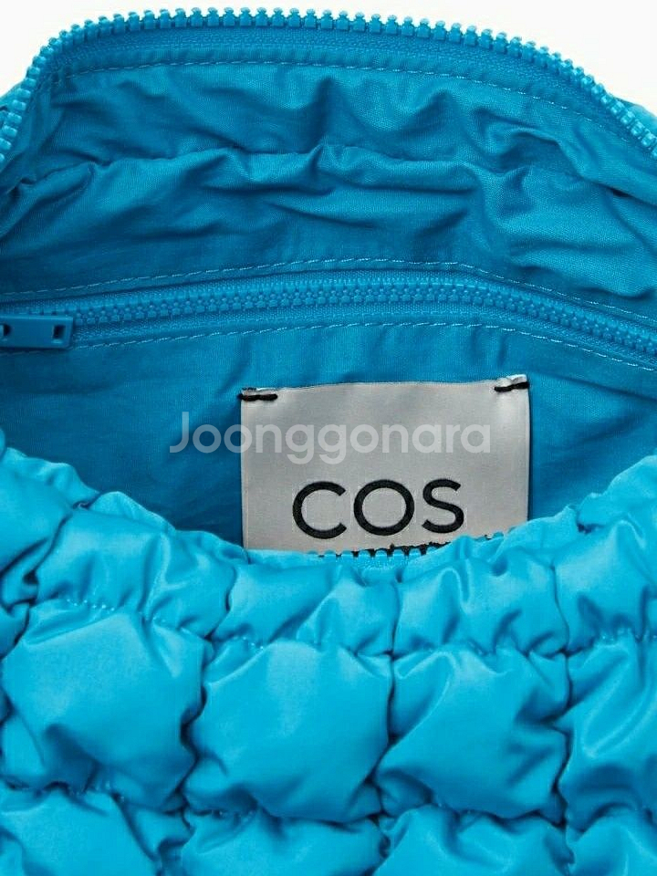 COS 코스 퀼티드미니백 새제품--4