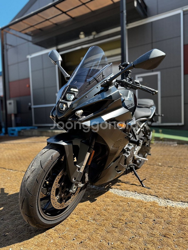 스즈키 Gsx-8R 25년식 3천Km 판매합니다.--1