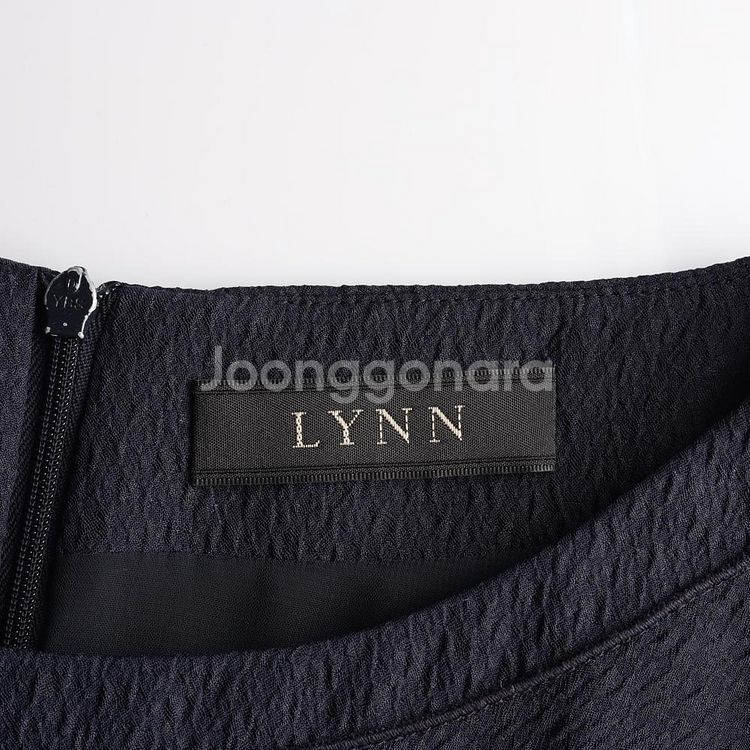 [M]LYNN린 네이비 민소매 셔링 레이스 미니 원피스--5