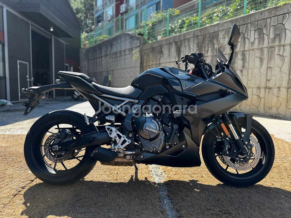 스즈키 Gsx-8R 25년식 3천Km 판매합니다.--3