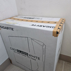 기가바이트 c301 화이트케이스 미개봉팝니다!~