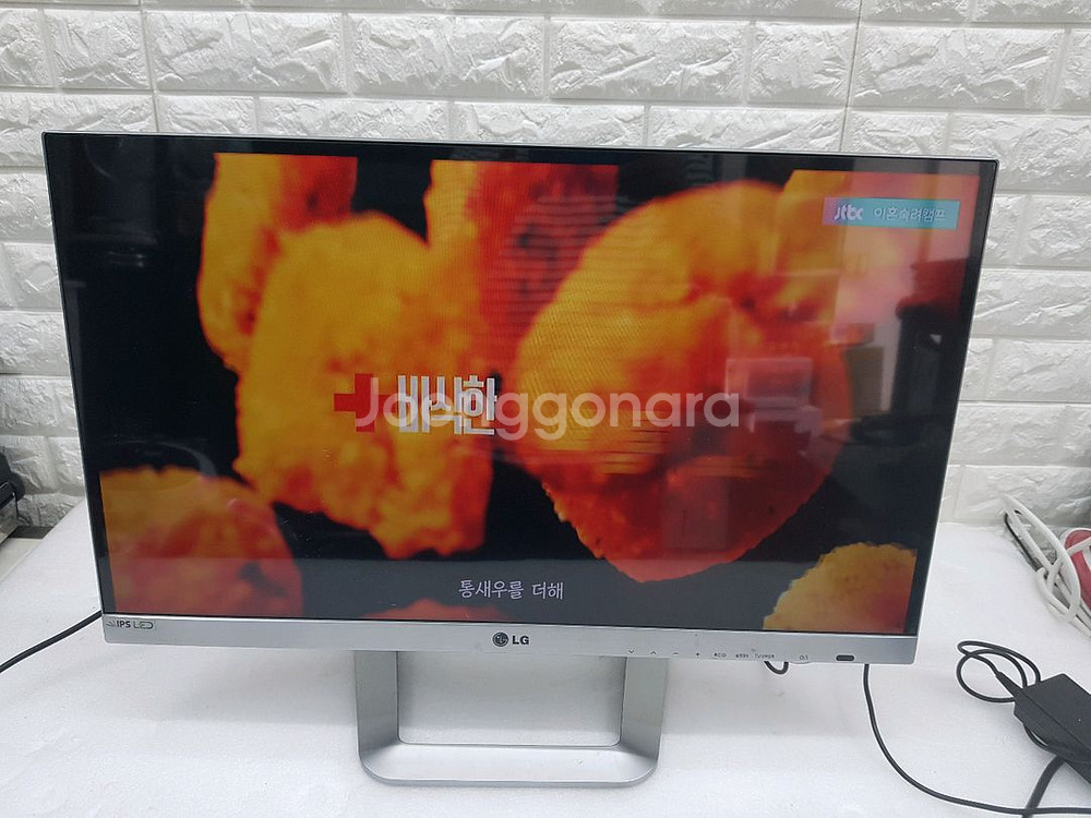 LG 27인치 LED TV 입니다--0