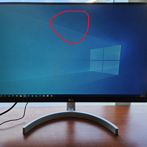 LG 27인치 모니터 27MK600 팝니다(B급)기스