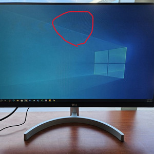 LG 27인치 모니터 27MK600 팝니다(B급)기스