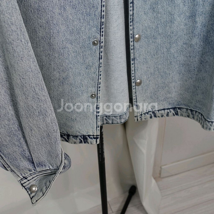 (M) 질스튜어트 22FW 솔리드데님셔츠--9